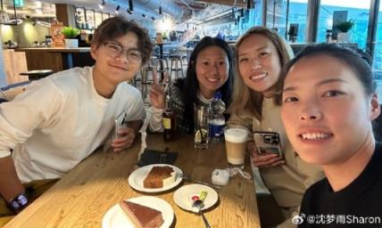 沈夢(mèng)雨曬留洋生活：藝術(shù)不止于畫布 圣誕味越來(lái)越濃