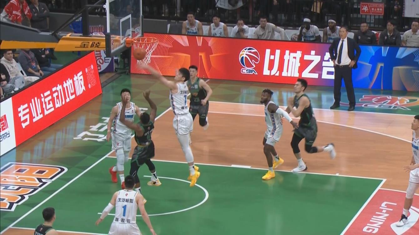 曾凡博釘板血帽弗格上籃 本場個人第6個蓋帽！