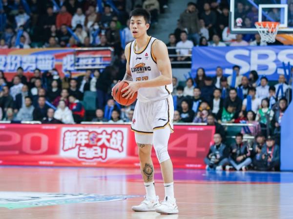 屋漏偏逢連夜雨！張鎮(zhèn)麟7中1僅得2分2板4助 末節(jié)受傷離場